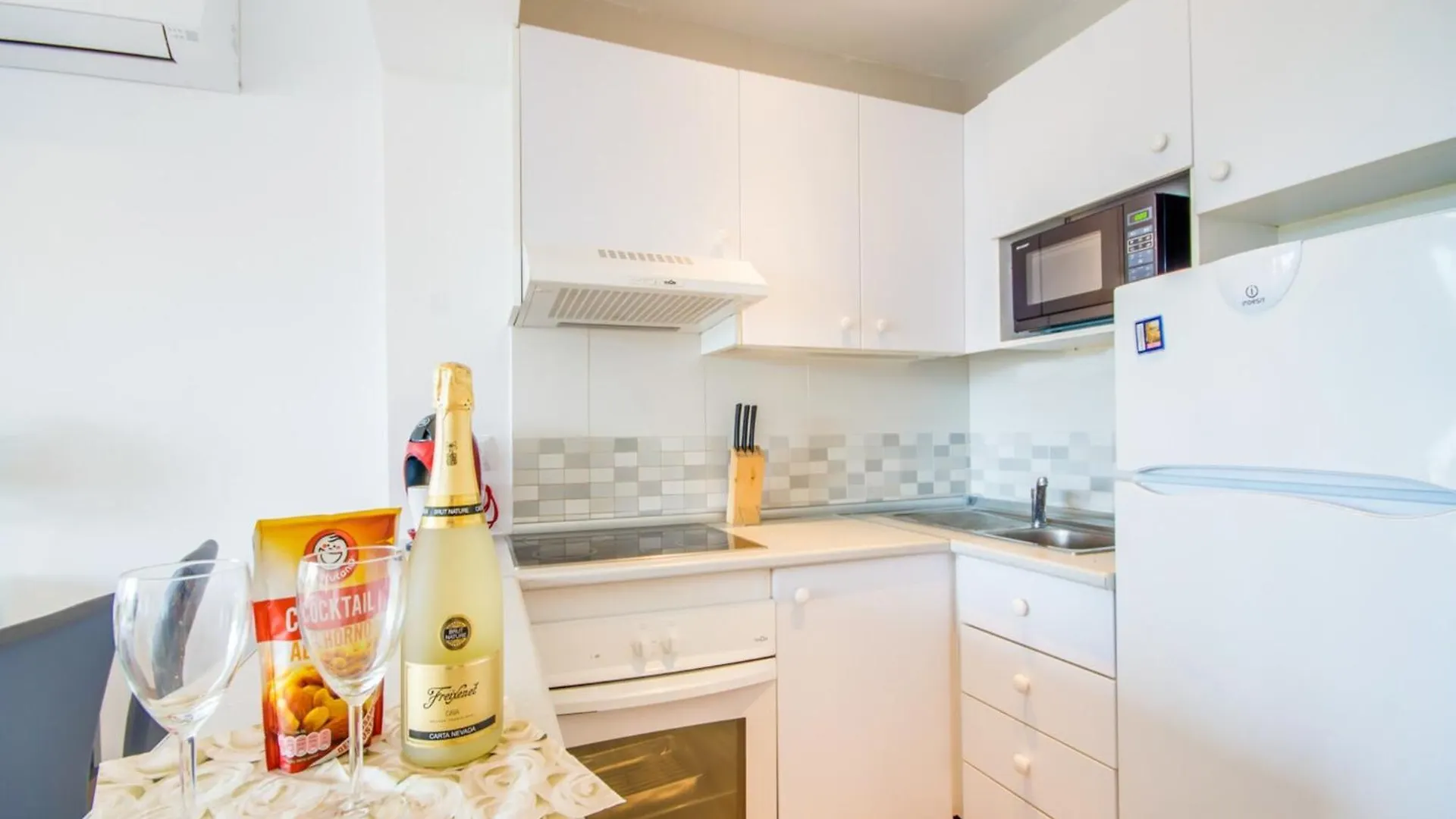 Apartment With Communal Pool Access Порто де Алькудиа