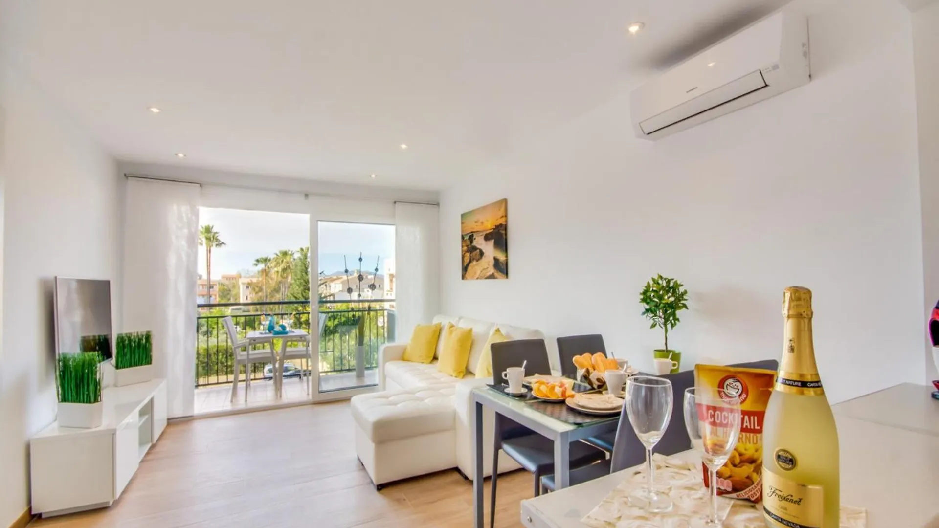 Apartment With Communal Pool Access Порто де Алькудиа